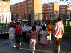 Los participantes comparten con los padres, a la salida, la esperiencia y la fiesta-merienda final.